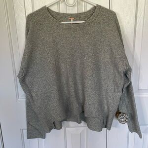 Free People Soft Gray Pullover Size M. Roomy. Excellent condition.